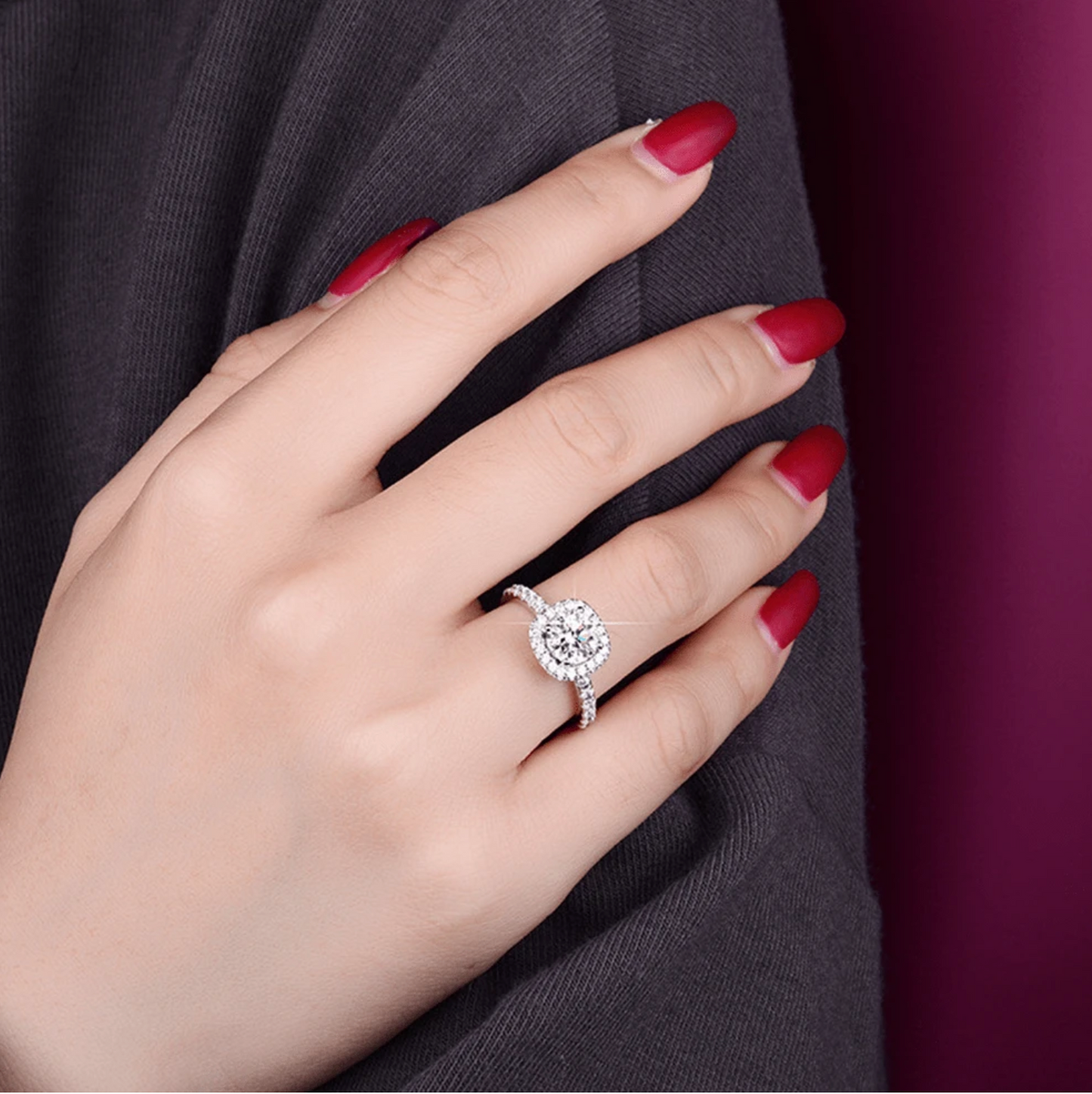 Carrèr Oval Promise RIng