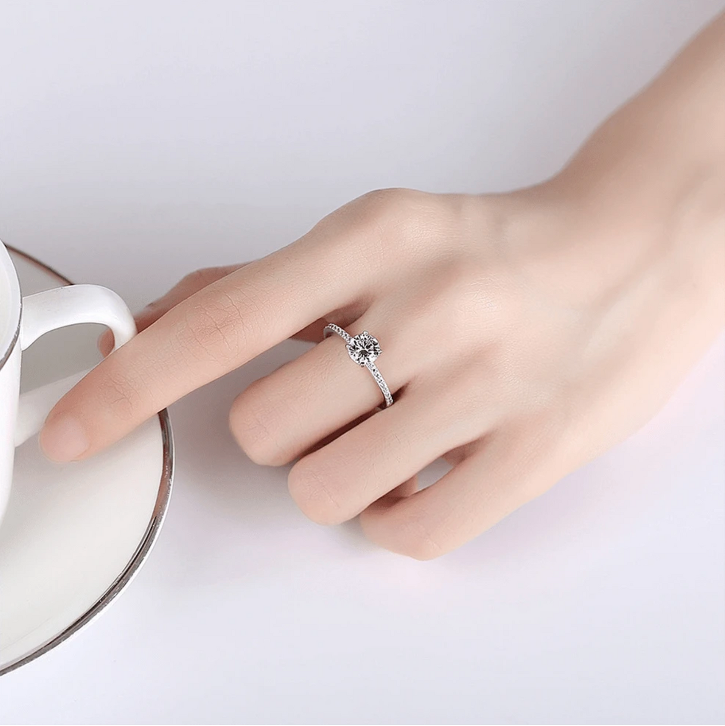 Carrèr Round Promise RIng