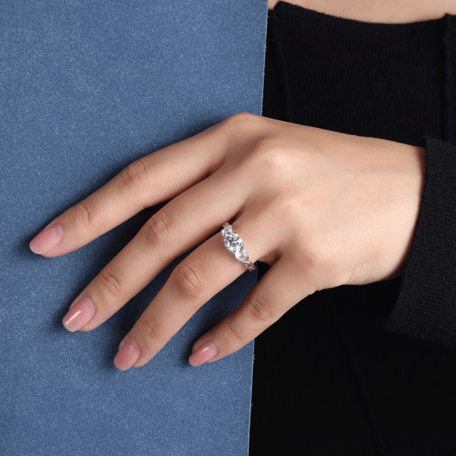Carrèr Triple Promise RIng